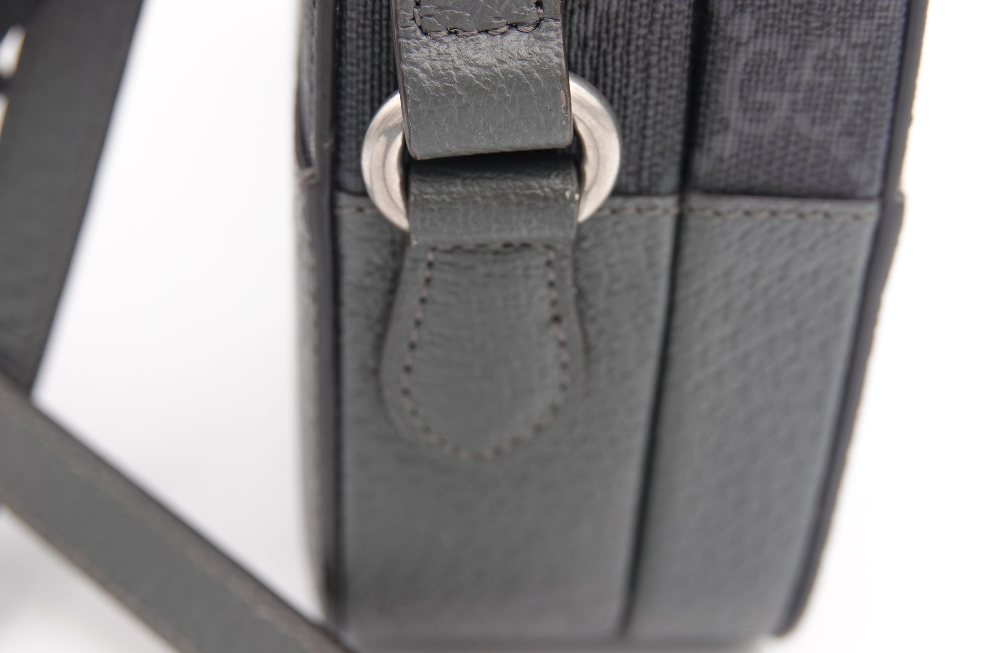 opposite strap hardware Gucci GG Supreme Monogram Mini New Basket Box Bag