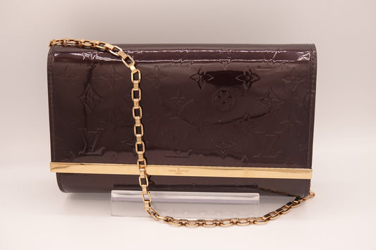 Front Louis Vuitton Vernis Ana Clutch Amarante 