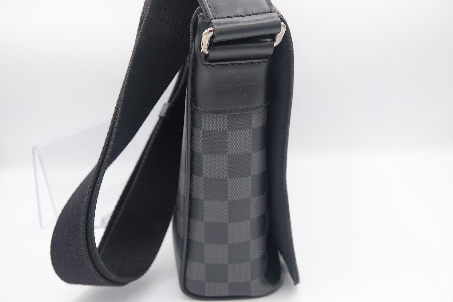 side Louis Vuitton Damier Graphite District PM