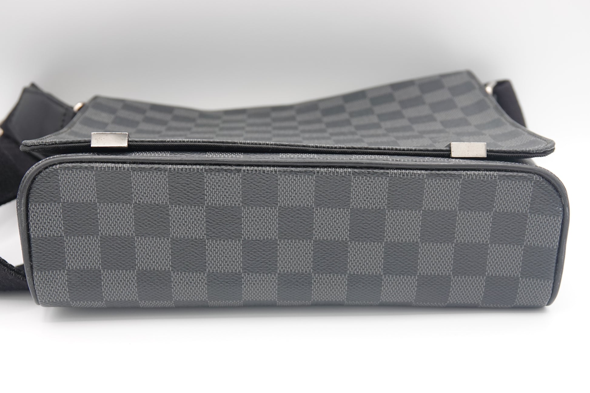 bottom Louis Vuitton Damier Graphite District PM