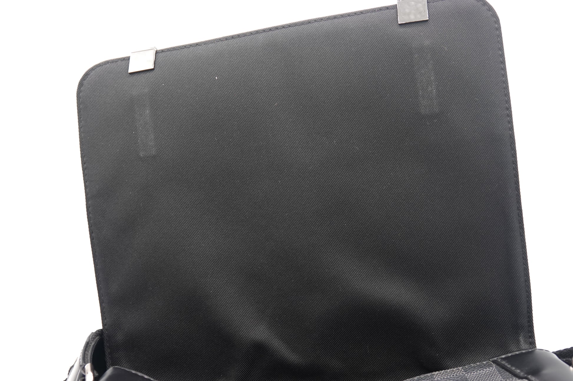 interior flap Louis Vuitton Damier Graphite District PM