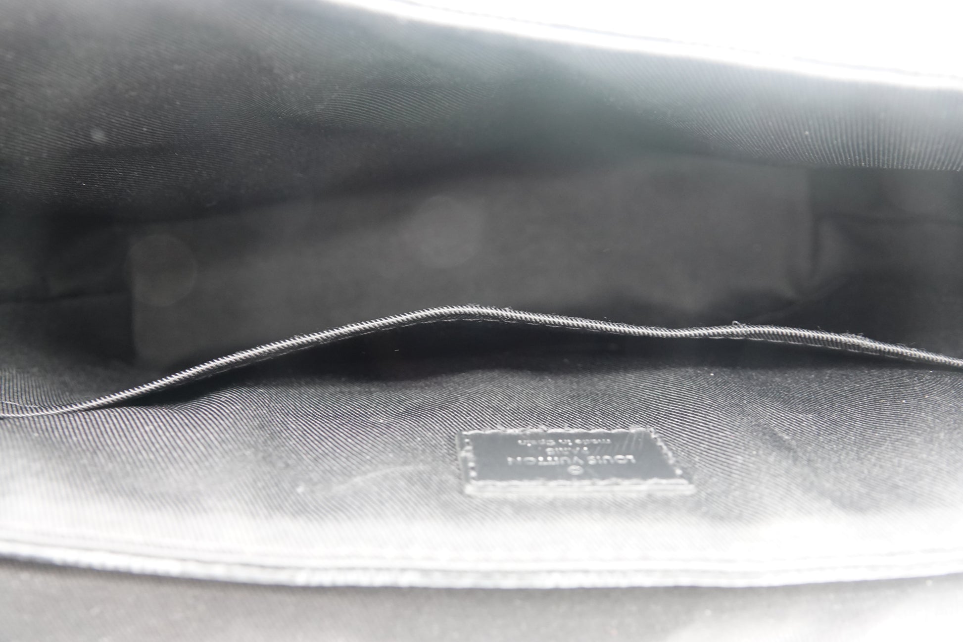 interior Louis Vuitton Damier Graphite District PM