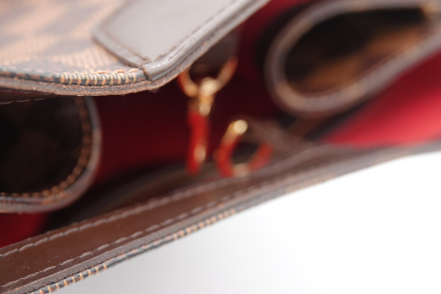 closeup edge Louis Vuitton Damier Ebene Cabas Rivington