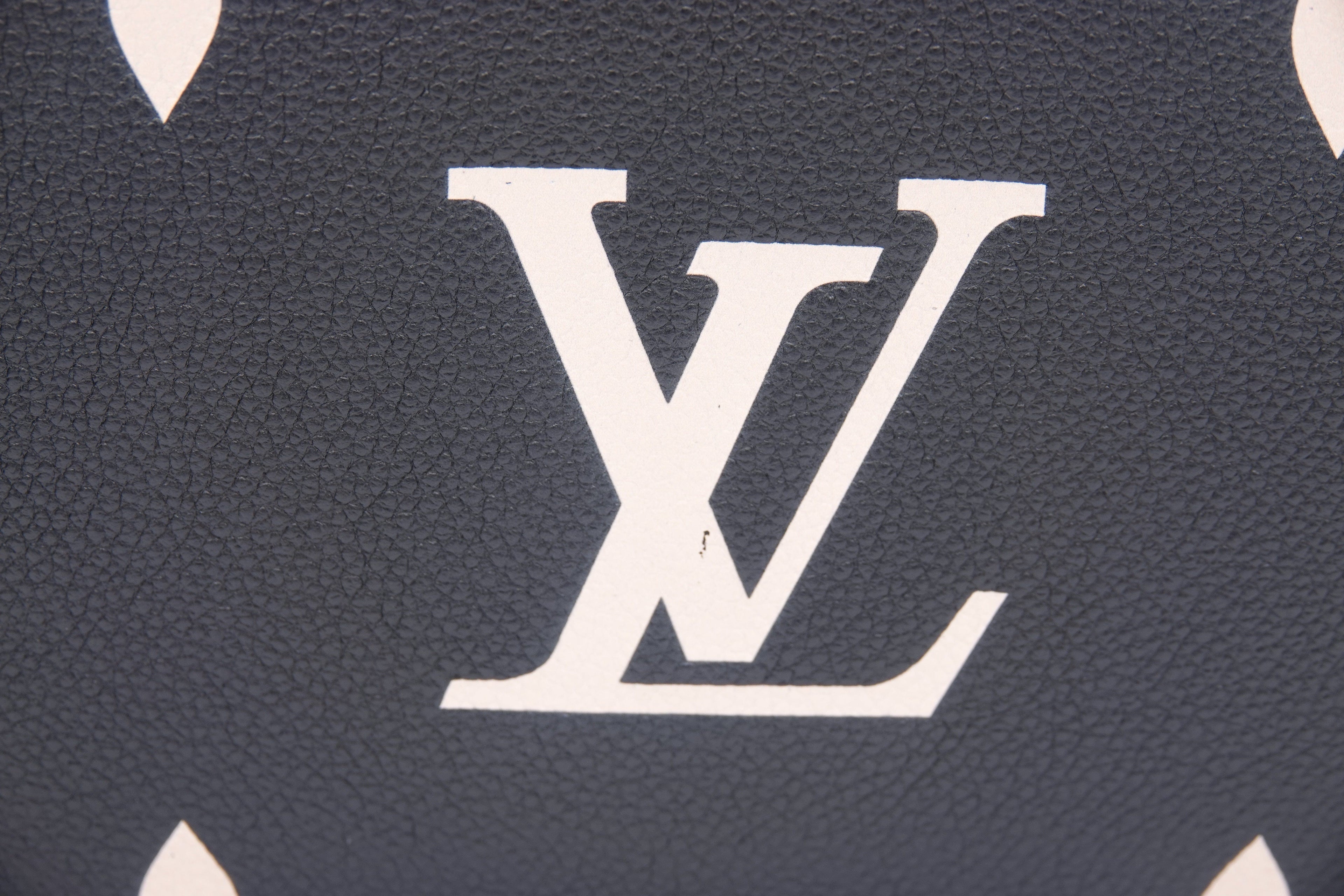 Louis Vuitton Pochette Métis Empreinte Giant Monogram – Black/Beige | Pre-Owned