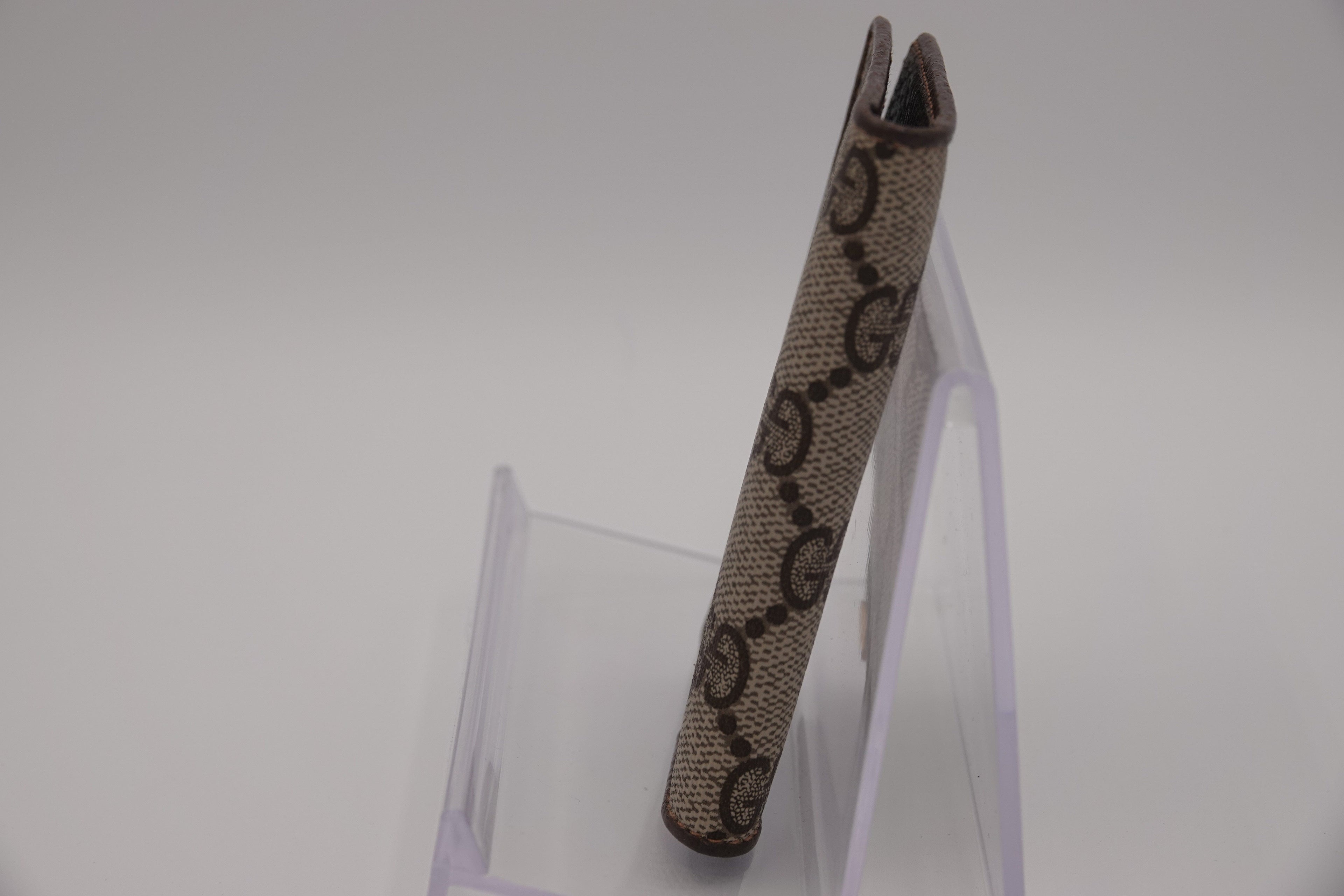 Decorative object with a pattern on a white background