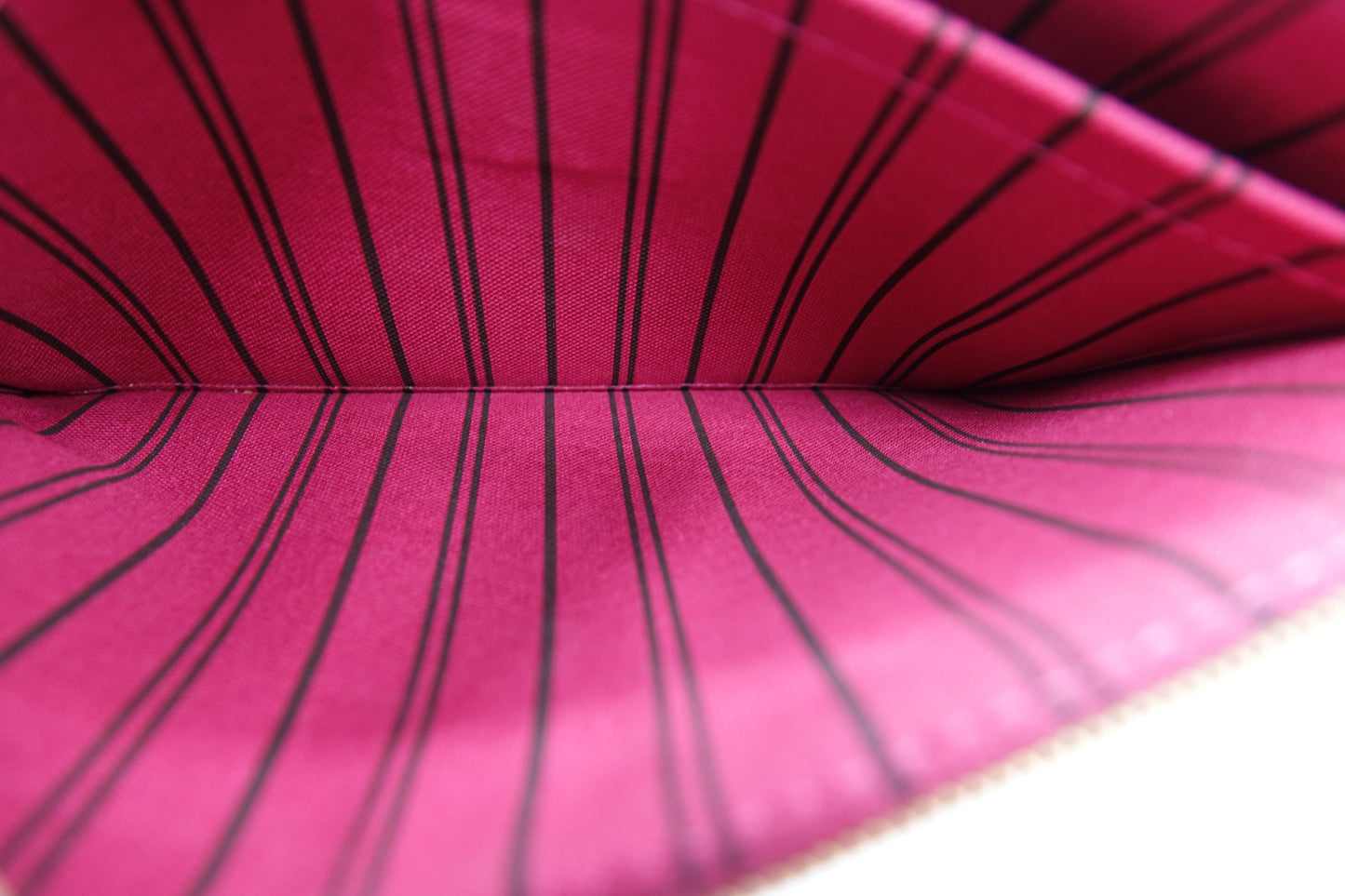 Louis Vuitton Monogram Neverfull MM in Pivoine