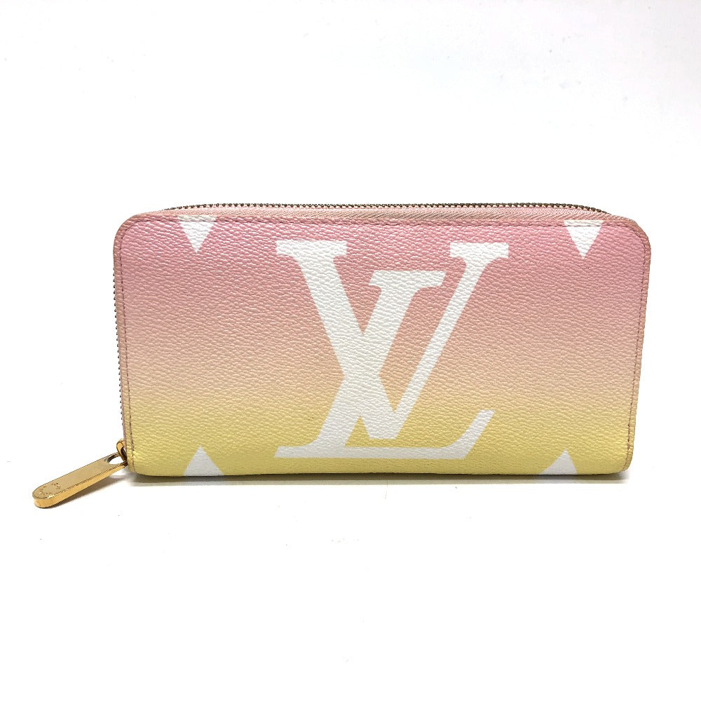 Louis Vuitton Monogram Giant By The Pool Zippy Wallet Light Pink -Pre-Owned