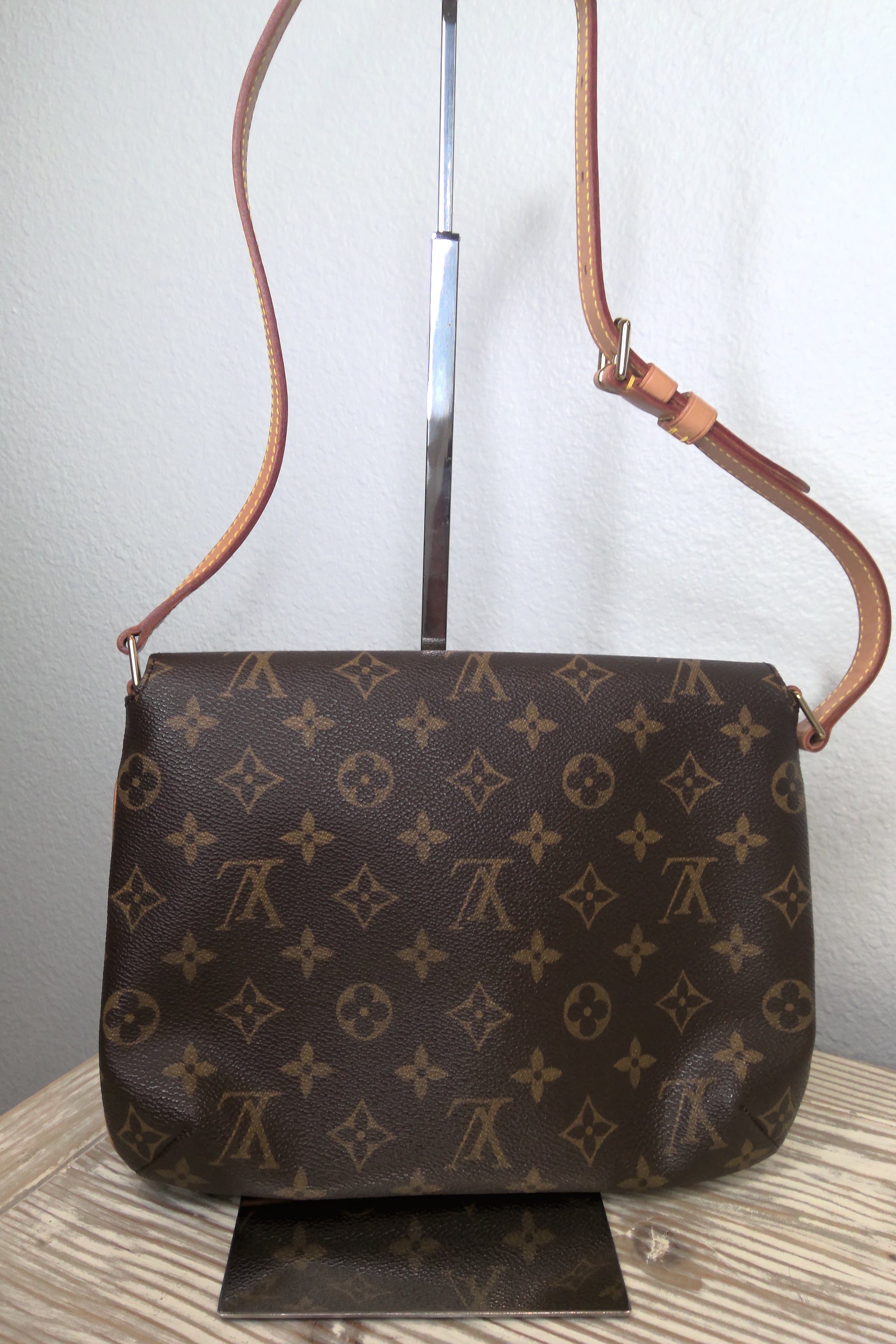 Pre Loved Louis Vuitton Musette Tango Short Strap Beans For Luxury