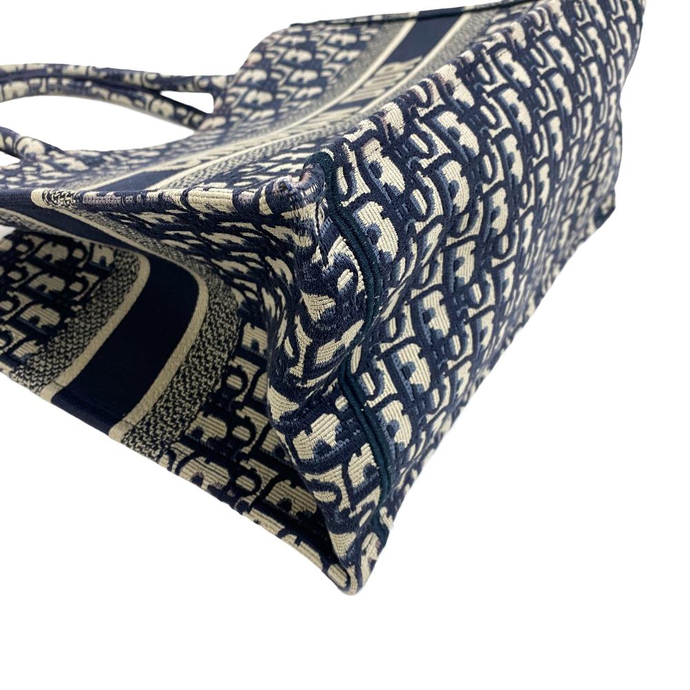 corner Christian Dior Oblique Medium Book Tote Blue
